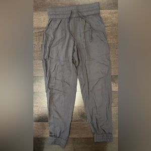 Aritzia TNA Jogger Pants with Elastic (XS)